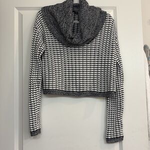 Guess Black and white cowl neck sweater cropped size XL